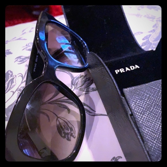 Prada sunglasses - Picture 1 of 1